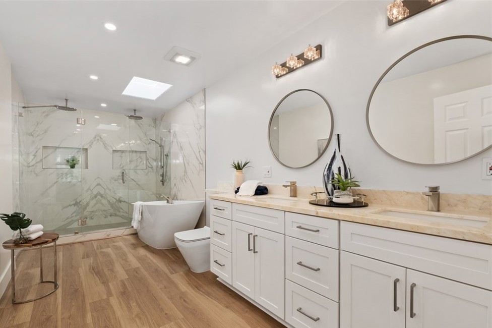 Luxury bathroom with modern finishes